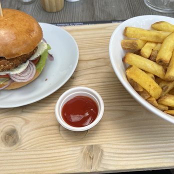 Restaurant East West Hotel - Quinoa Burger and fries - Swiss Food Near Me - Basel, BS Restaurant East West Hotel - Quinoa Burger and fries - Swiss Food Near Me - Basel, BS