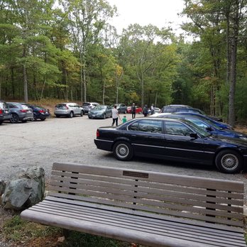 Noanet Woodlands - Small parking spot - Parks Near Me - Dover, Massachusetts