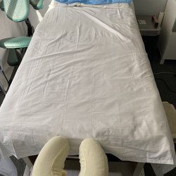 Chen's Acupuncture & Chinese Medicine Clinic - Acupuncture table