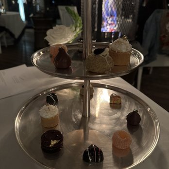 Caruso's - special dessert for valentine's - New American Near Me - Montecito, California