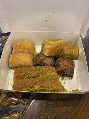 Karaköy Güllüoğlu - Nadir Güllü by null
