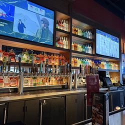 BJ's Restaurant & Brewhouse - Bar