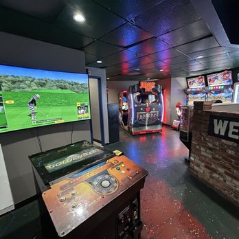 Grand Slam Pizza - Arcade - Pizza Near Me - Vista, California