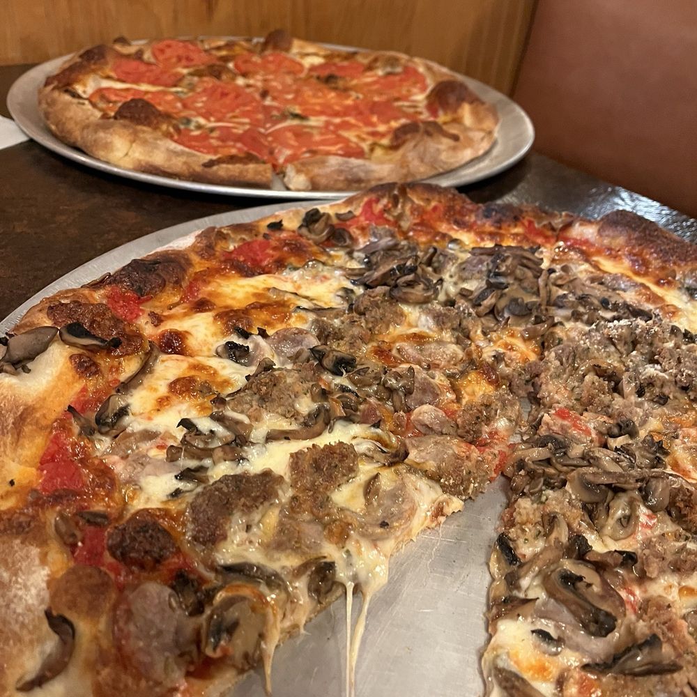 Large tomato & large meatball sausage and mushroom pie