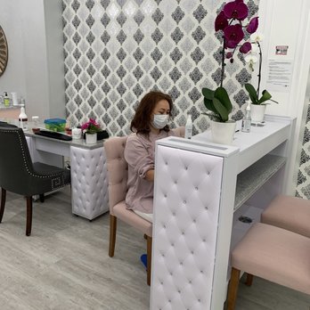 Dazzle Nails - Nail Salons Near Me - Evanston, Illinois