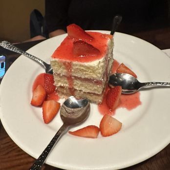 LongHorn Steakhouse - Strawberries & Cream Shortcake - Steakhouses Near Me - Branson, Missouri