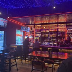 Steven's Cocktail Corner Bar + Kitchen