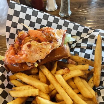 Pepper's Landing - Lobster Roll - Seafood Near Me - Brunswick, Maine Pepper's Landing - Lobster Roll - Seafood Near Me - Brunswick, Maine
