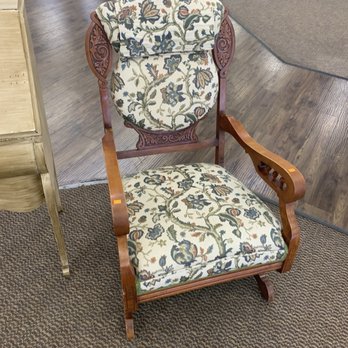 Magpie Thrift - A cool vintage chair on sale - Thrift Stores Near Me - Shoreline, Washington Magpie Thrift - A cool vintage chair on sale - Thrift Stores Near Me - Shoreline, Washington
