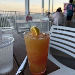 Pinky's on the Beach - Mai tai