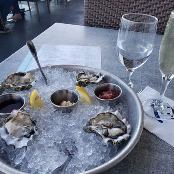 Tom Ham's Lighthouse - Happy hour oysters and prosecco - Breakfast & Brunch Near Me - San Diego, California Tom Ham's Lighthouse - Happy hour oysters and prosecco - Breakfast & Brunch Near Me - San Diego, California