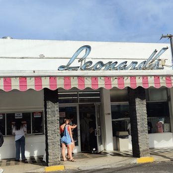 Leonard's Bakery - Bakeries Near Me - Honolulu, Hawaii
