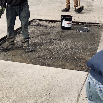 Sandman Paving and Seal Coating - They applied Tara sealer to the edges - Masonry/Concrete Near Me - Gilberts, Illinois