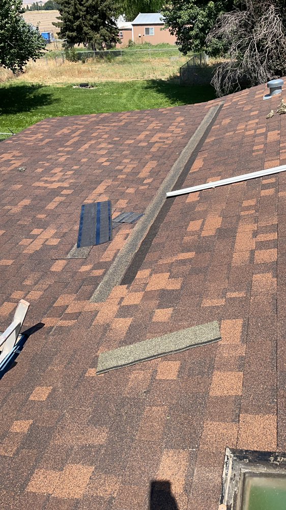 Slide of Albertos flooring and roof