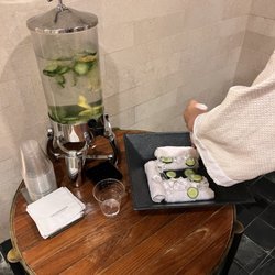 The Peninsula Spa & Wellness Center - Cold towers and cucumber infused water by the steam room