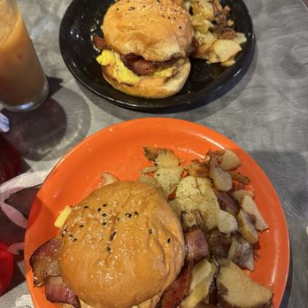 HangOverEasy - Breakfast & Brunch Near Me - Columbus, Ohio