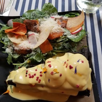 Brunch & Cake - Smoked Salmon Waffle Eggs Benedict - Breakfast & Brunch Near Me - Barcelona, B