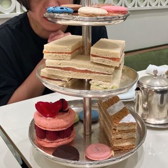 Ladurée - Beverly Hills - Macarons Near Me - Beverly Hills, California Ladurée - Beverly Hills - Macarons Near Me - Beverly Hills, California