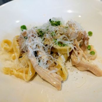 Gunshow - Housemade Fettuccine, Confit Chicken, Pecorino, Peas - New American Near Me - Atlanta, Georgia Gunshow - Housemade Fettuccine, Confit Chicken, Pecorino, Peas - New American Near Me - Atlanta, Georgia