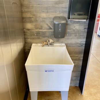Morgan Hill Laundry - Washing area - Laundromat Near Me - Morgan Hill, California Morgan Hill Laundry - Washing area - Laundromat Near Me - Morgan Hill, California