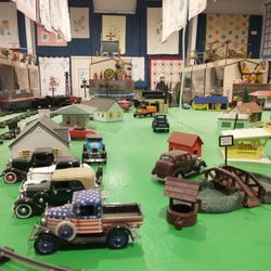Hungry Ducks Farm - Models, quilts, my eyes don't know where to look.