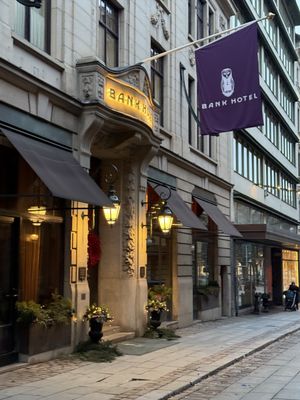 Bank Hotel by null