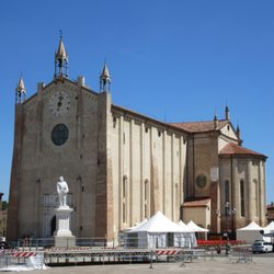 Duomo di Santa Maria Assunta - Side view