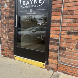 Bayne Optical - The step in the entryway