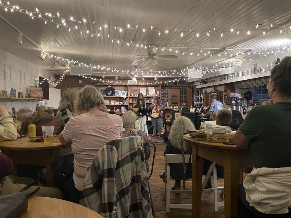 The Batesville Market Logo