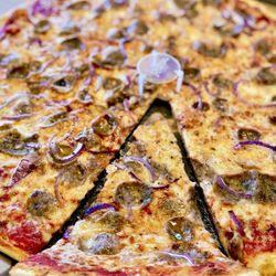 Za Pie Pizzeria - Sausage & Red Onion