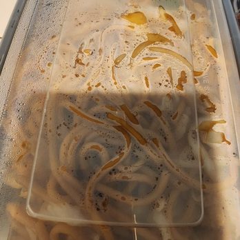 Golden Wall - Lo mein with chicken - Chinese Near Me - La Mirada, California Golden Wall - Lo mein with chicken - Chinese Near Me - La Mirada, California