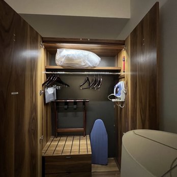 Hyatt Centric Waikiki Beach - Big closet - Hotels Near Me - Honolulu, Hawaii