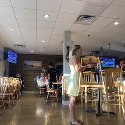 Surf City Hotel - Bar and dining area