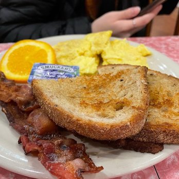 The Sisters Restaurant - Classic American Breakfast - Sandwiches Near Me - Everett, Washington
