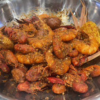 Gao's Crab - Crawfish, head-on shrimps, and crab legs in homemade sauce - Seafood Near Me - Houston, Texas