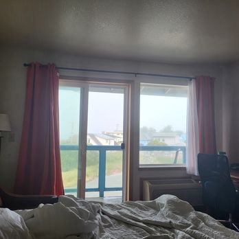 Oceanfront Lodge - Hotels Near Me - Crescent City, California