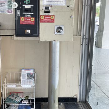 Clothesline Laundry - Change machines - Laundromat Near Me - Saint Petersburg, Florida