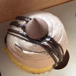 Classic Butter Cupcake with Chocolate Frosting