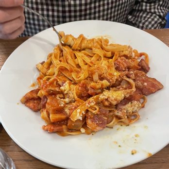 Pasta e Vino - Bacon and tomato pasta - Italian Near Me - Salzburg, 5 Pasta e Vino - Bacon and tomato pasta - Italian Near Me - Salzburg, 5