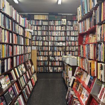 Powell's Books Chicago - Bookstores Near Me - Chicago, Illinois Powell's Books Chicago - Bookstores Near Me - Chicago, Illinois