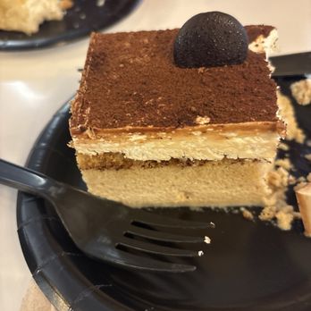 Haraz Coffee House - Tiramisu - Coffee & Tea Near Me - Roselle, Illinois Haraz Coffee House - Tiramisu - Coffee & Tea Near Me - Roselle, Illinois