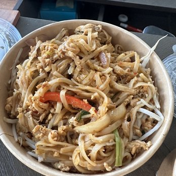 Chiang Mai - Tom yum pad Thai - Thai Near Me - Toronto, Ontario Chiang Mai - Tom yum pad Thai - Thai Near Me - Toronto, Ontario