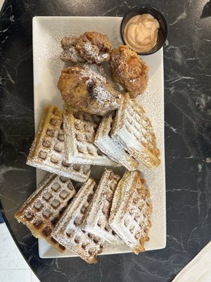 Bee's Pastry Café by null