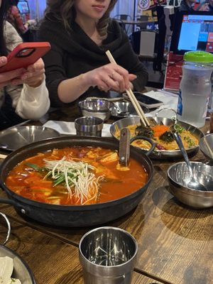 Chi Chi Korean Restaurant & Pocha(Bar) by null