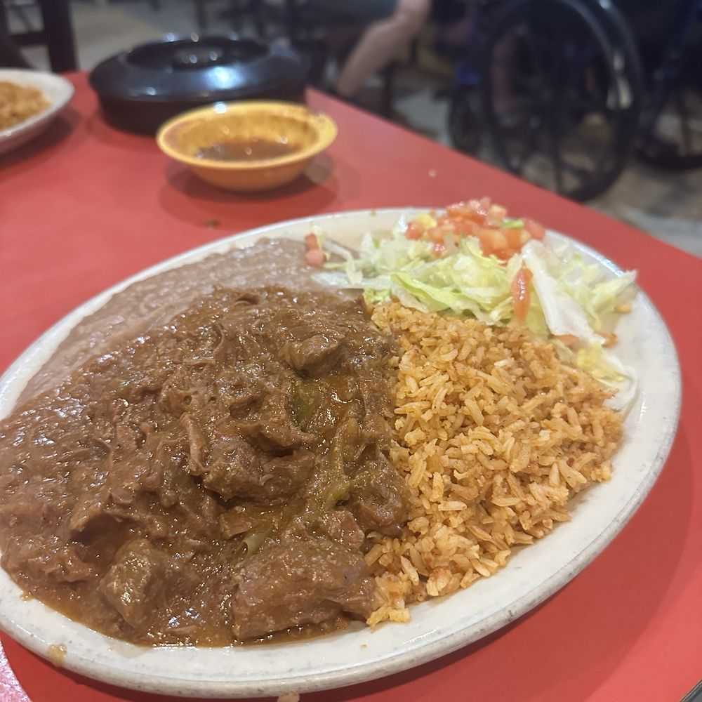 Enchiladas Y Mas - Carne guisada plate - Salad Near Me - Austin, Texas Enchiladas Y Mas - Carne guisada plate - Salad Near Me - Austin, Texas