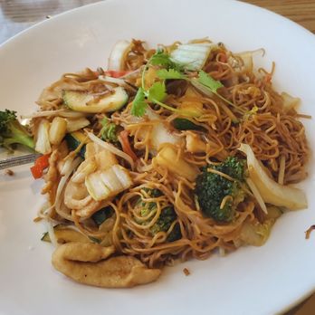 Lime Vietnamese Restaurant - Stir Fry Noodles with Chicken - Vietnamese Near Me - Albuquerque, New Mexico