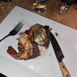 Tapps Lounge - Filet with lobster