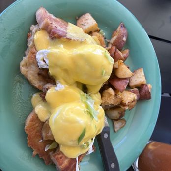 The Friendly Toast - Pork belly Benny - Breakfast & Brunch Near Me - Burlington, Massachusetts The Friendly Toast - Pork belly Benny - Breakfast & Brunch Near Me - Burlington, Massachusetts
