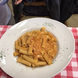 Pizzeria La Focaccia - Rigatoni mit Lachs