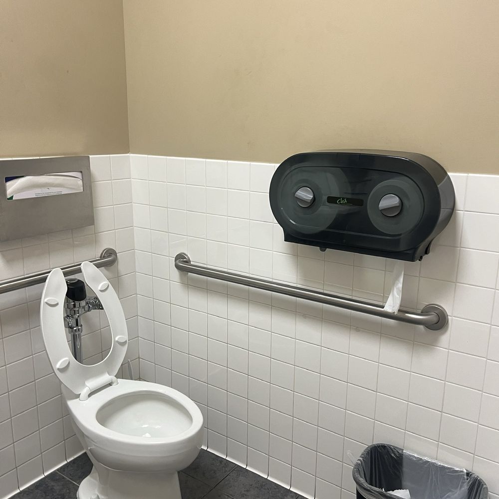 Bakery Express - Very clean bathroom - Bakeries Near Me - Halethorpe, Maryland